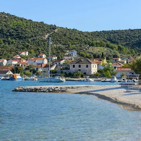 Anton 3* Vinišće